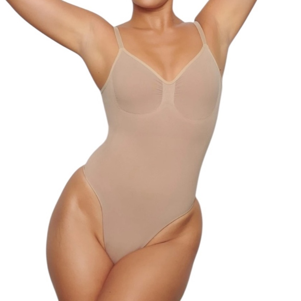 SKIMS Nude Seamless Shapewear Bodysuit